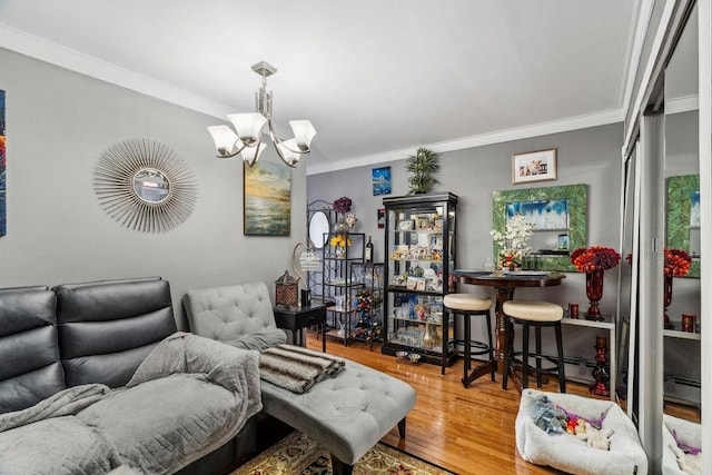 living area with a notable chandelier, ornamental molding, and wood finished floors