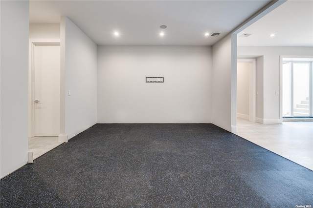 spare room with visible vents and recessed lighting