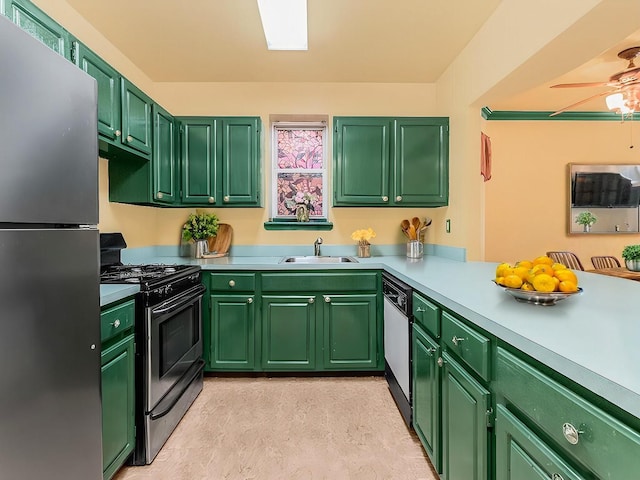 kitchen featuring stainless steel appliances, light countertops, a sink, and a ceiling fan