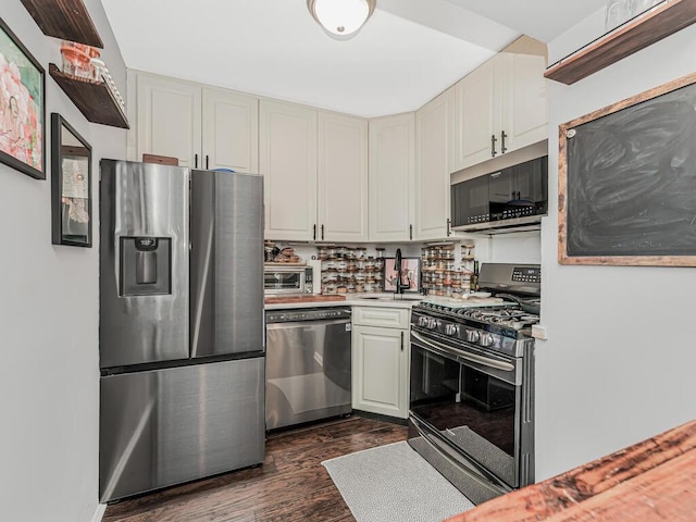 5800 Arlington Ave Unit 16A, Bronx, NY 10471 - kitchen with appliances with stainless steel finishes, dark wood finished floors, light countertops, and tasteful backsplash