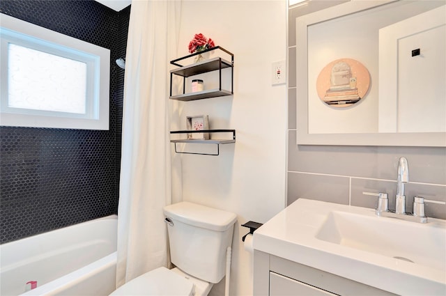 bathroom with toilet, shower / tub combo with curtain, backsplash, and vanity