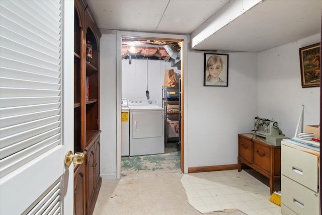 finished basement featuring baseboards and independent washer and dryer