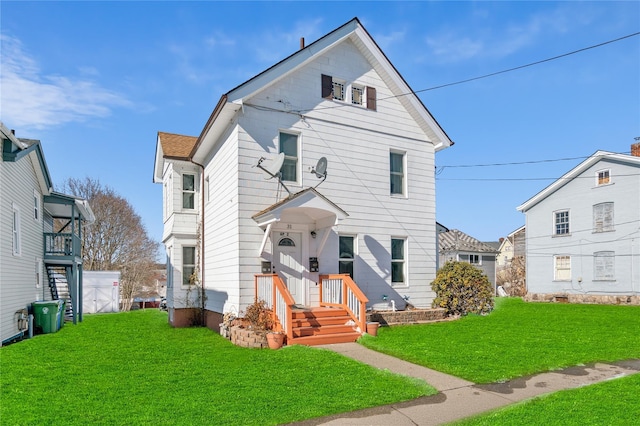 view of front facade featuring a front yard