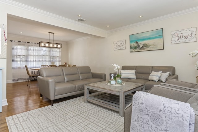 living room with crown molding, visible vents, wood finished floors, and recessed lighting