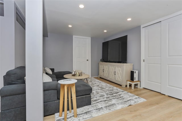 living area with light wood-style flooring and recessed lighting