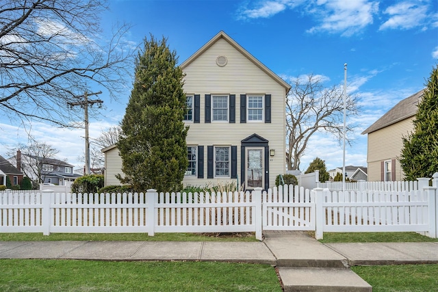 view of front of house featuring a fenced front yard