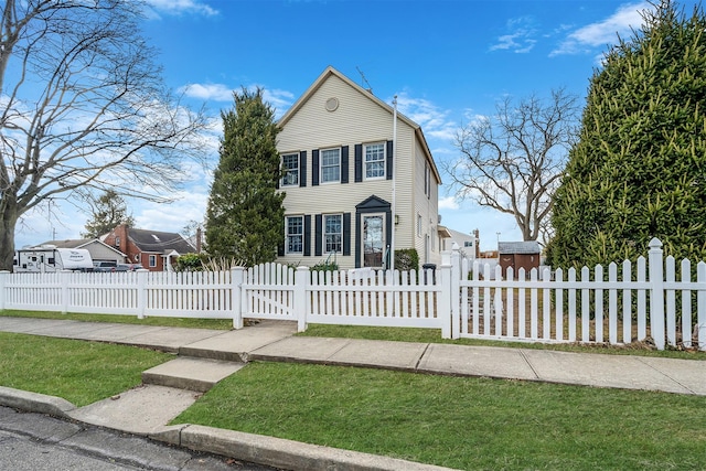 view of front of house with a fenced front yard