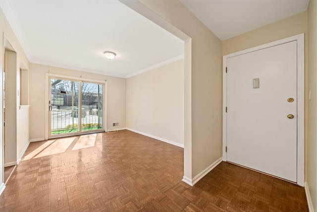 foyer featuring visible vents, crown molding, and baseboards