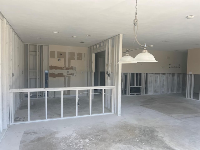 empty room featuring concrete flooring