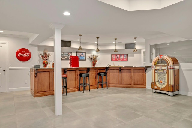 bar with indoor wet bar, crown molding, hanging light fixtures, and recessed lighting