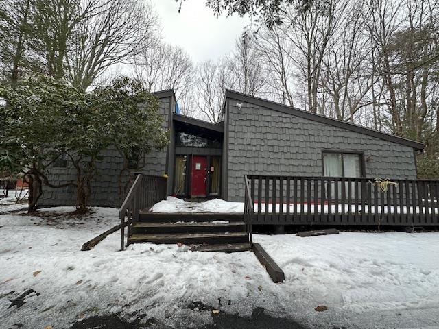 view of front of property featuring a deck