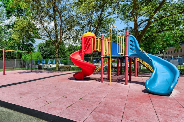 4705 Henry Hudson Pkwy W Unit 7G, Bronx, NY 10471 - communal playground with fence
