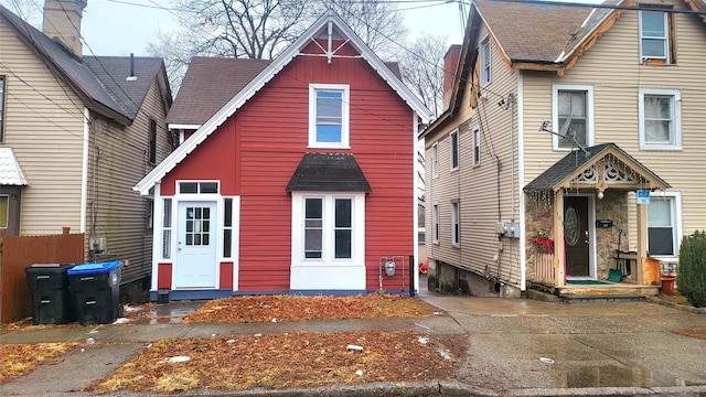 view of front of property