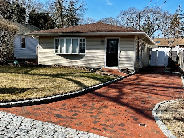 view of front of property with a front lawn and fence