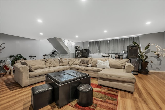 living area with light wood-style floors, baseboards, and recessed lighting