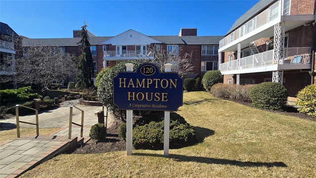 120 Morris Ave Unit B17, Rockville Centre, NY 11570 - view of property's community with a lawn