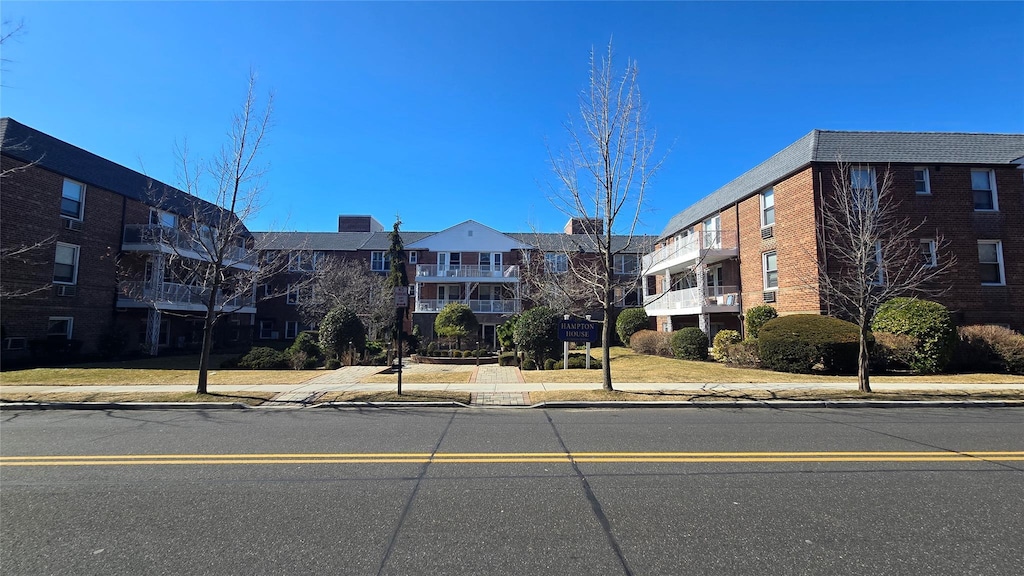 120 Morris Ave Unit B17, Rockville Centre, NY 11570 - view of property