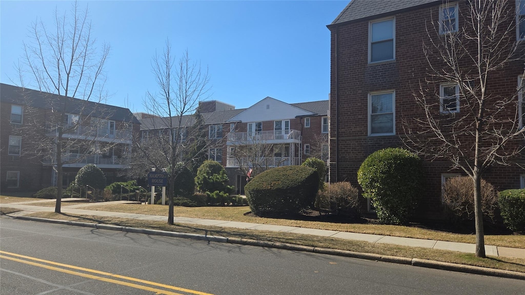 120 Morris Ave Unit B17, Rockville Centre, NY 11570 - view of building exterior