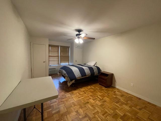 bedroom featuring baseboards and a ceiling fan