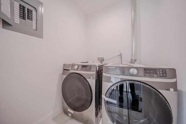 washroom with laundry area, baseboards, and separate washer and dryer