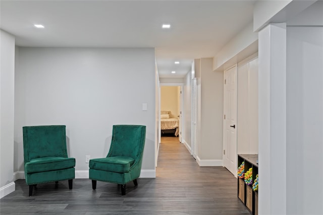 living area featuring recessed lighting, baseboards, and wood finished floors