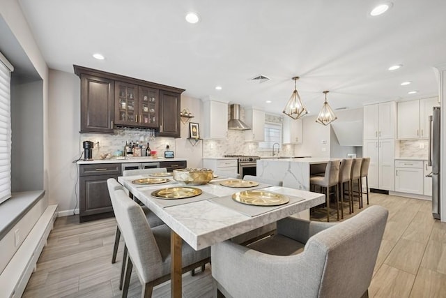 dining space with recessed lighting, visible vents, baseboards, and light wood-style floors