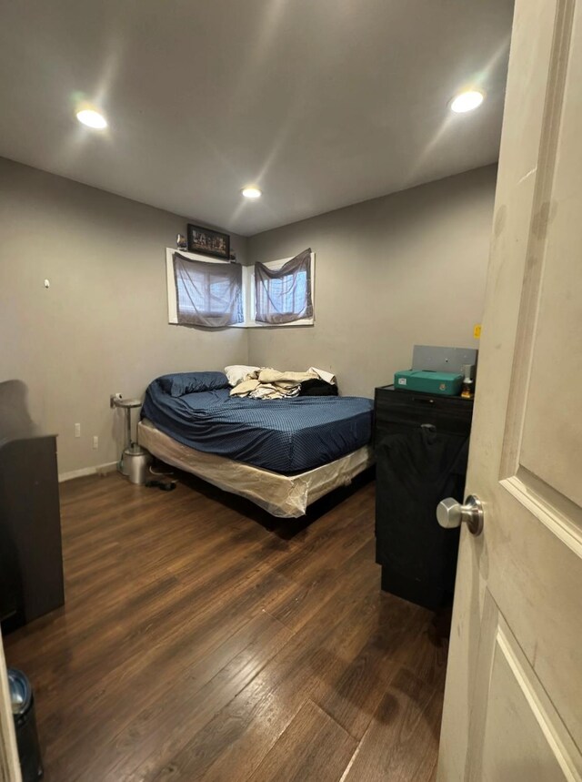 bedroom featuring dark wood-style floors, recessed lighting, and baseboards