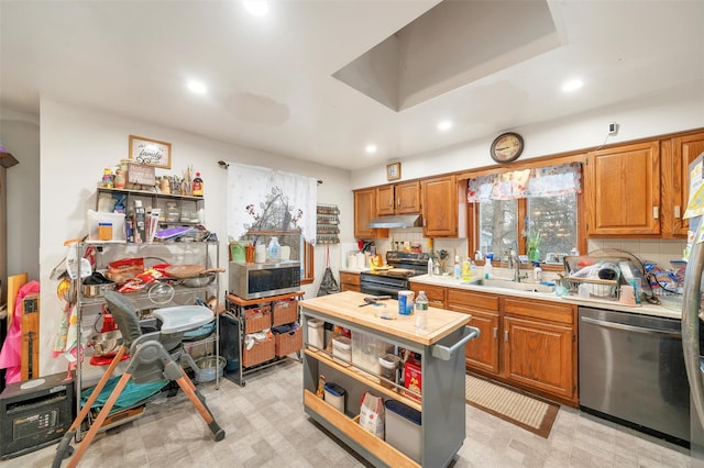 kitchen featuring stainless steel appliances, light countertops, backsplash, a sink, and under cabinet range hood