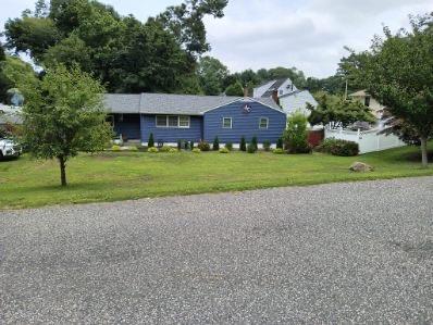 view of front of house with a front lawn