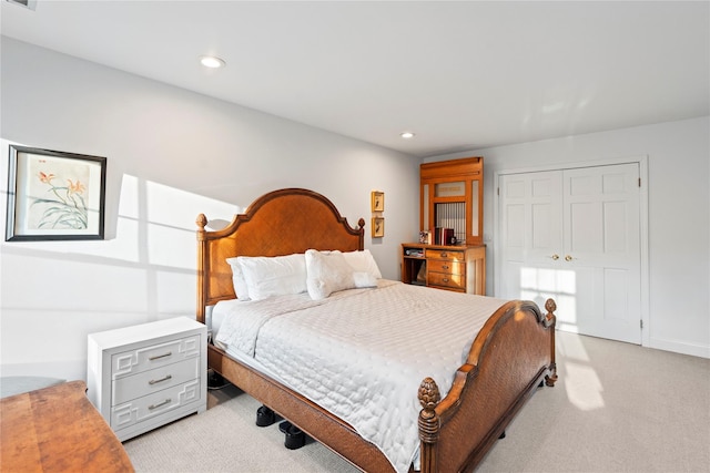 bedroom featuring light carpet, visible vents, a closet, and recessed lighting