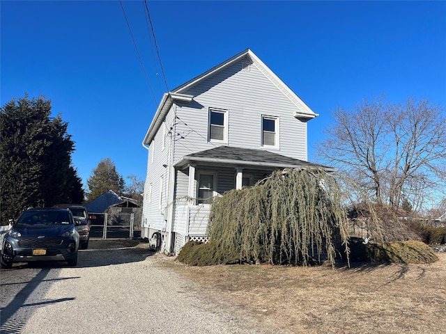 view of front of home featuring driveway