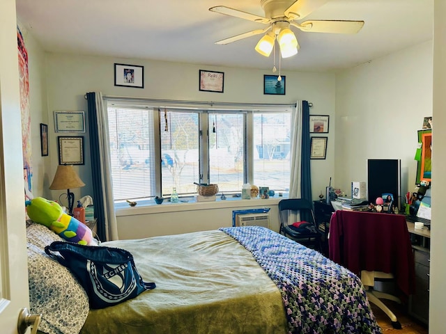 bedroom featuring a ceiling fan