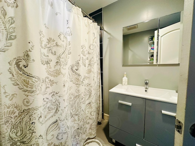 full bathroom featuring vanity and a shower with curtain