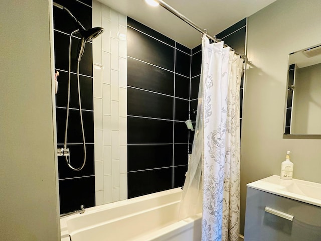 full bath with shower / bathtub combination with curtain