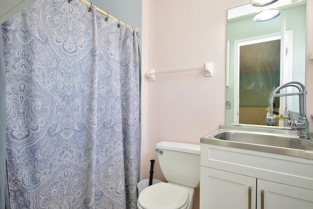 full bath with a shower with curtain, toilet, and vanity