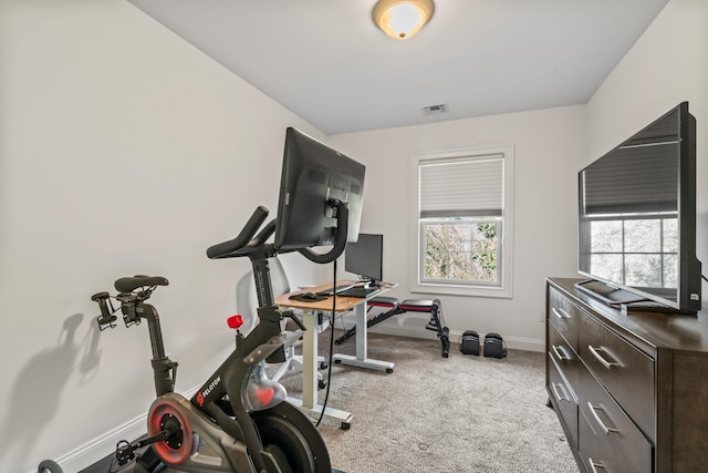 workout room with a healthy amount of sunlight, baseboards, visible vents, and carpet flooring