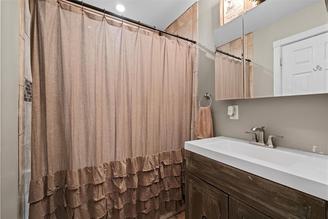 bathroom featuring a shower with shower curtain and vanity