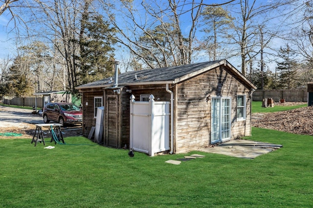 view of outdoor structure featuring an outdoor structure and fence