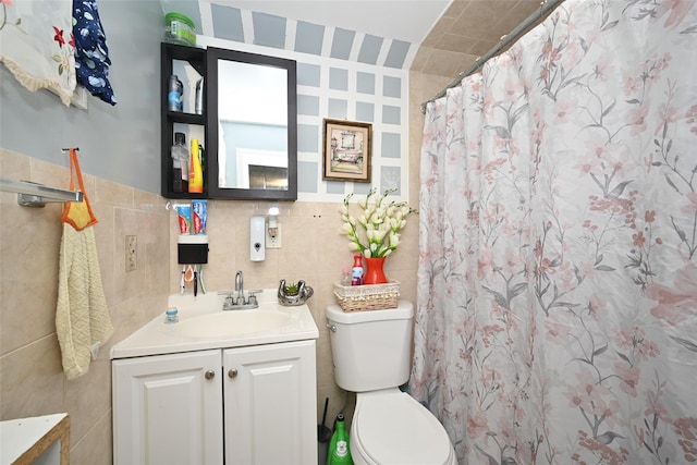 full bath with toilet, vanity, tile walls, and a shower with curtain