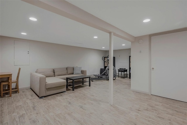 living area featuring light wood-style floors, recessed lighting, and baseboards