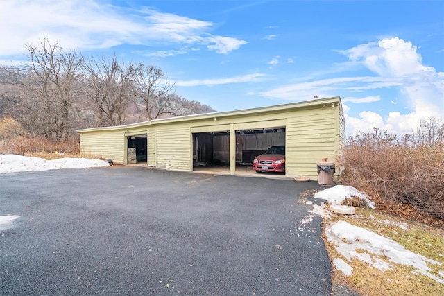 view of detached garage