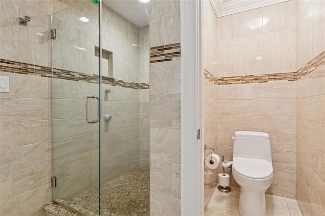 bathroom featuring a stall shower and toilet