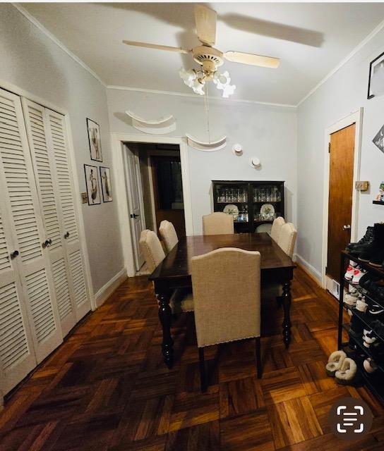 dining area featuring ornamental molding, ceiling fan, and baseboards