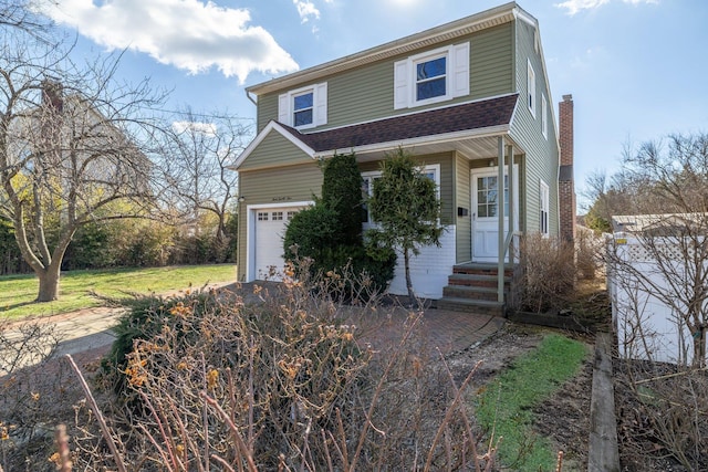 view of front of property featuring a shingled roof and driveway