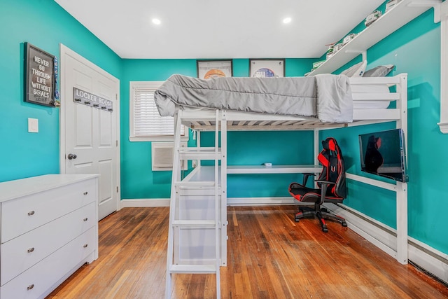 bedroom featuring hardwood / wood-style floors, recessed lighting, and baseboards