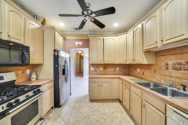 kitchen featuring arched walkways, ceiling fan, stainless steel appliances, a sink, and visible vents