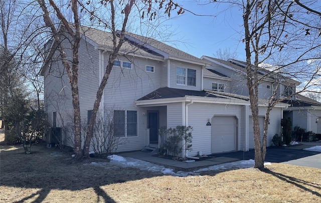 view of front of house with aphalt driveway