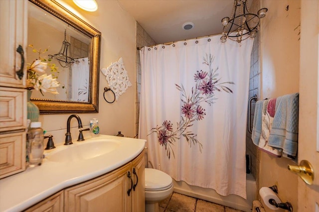 full bath featuring tile patterned floors, toilet, vanity, and shower / bath combo