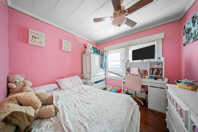 bedroom featuring dark wood-style floors, ornamental molding, and a ceiling fan