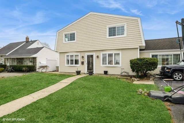 18 Old Farm Rd, Levittown, NY 11756 - view of front of property with a gambrel roof and a front yard